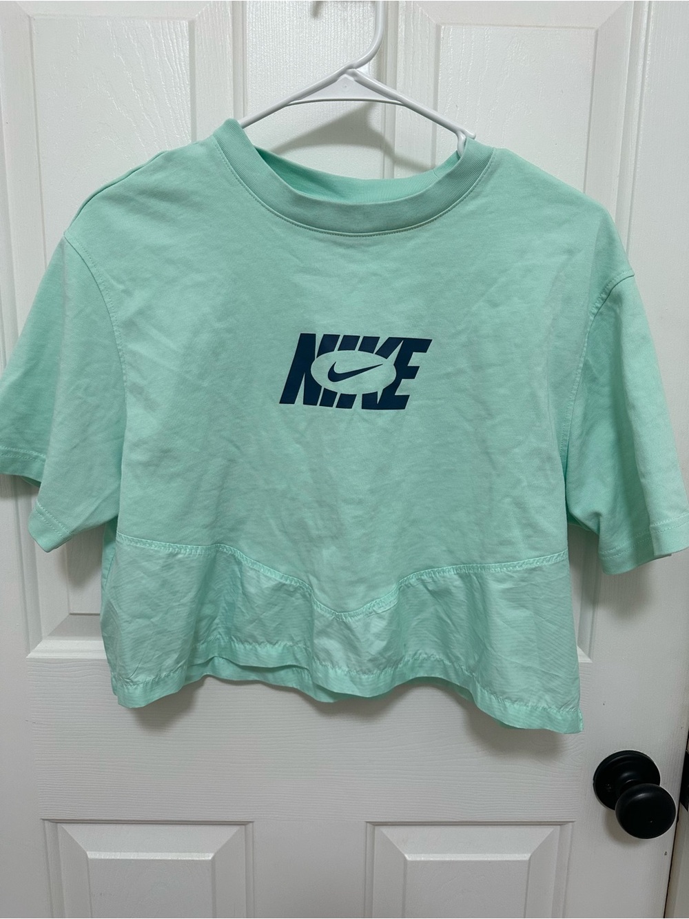 0354 Nike Mint Green Cropped Logo Tee with Navy Swoosh size small